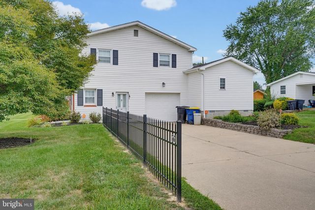 30 BERTRAND DR, Dover, DE 19904