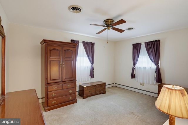 30 BERTRAND DR, Dover, DE 19904