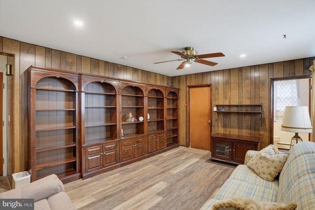 30 BERTRAND DR, Dover, DE 19904