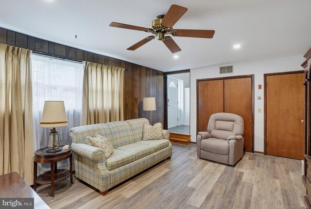 30 BERTRAND DR, Dover, DE 19904