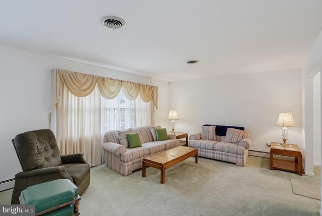 30 BERTRAND DR, Dover, DE 19904