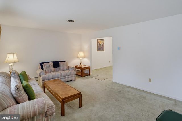 30 BERTRAND DR, Dover, DE 19904