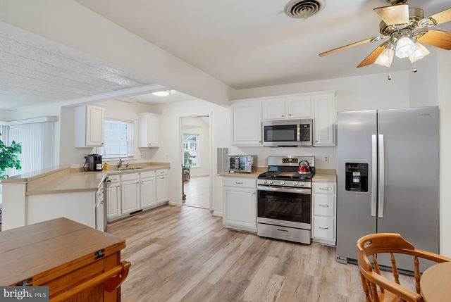 30 BERTRAND DR, Dover, DE 19904