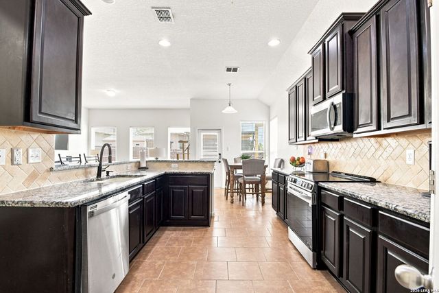 726 GRAY CLOUD DR, New Braunfels, TX 78130