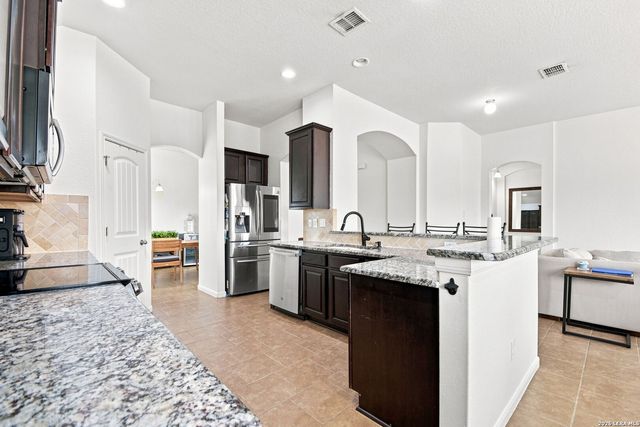 726 GRAY CLOUD DR, New Braunfels, TX 78130