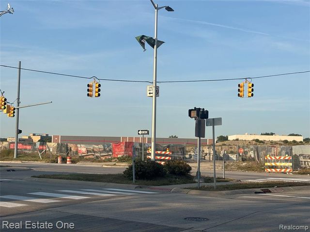 21590 Greenfield Road, Oak Park, MI 48237