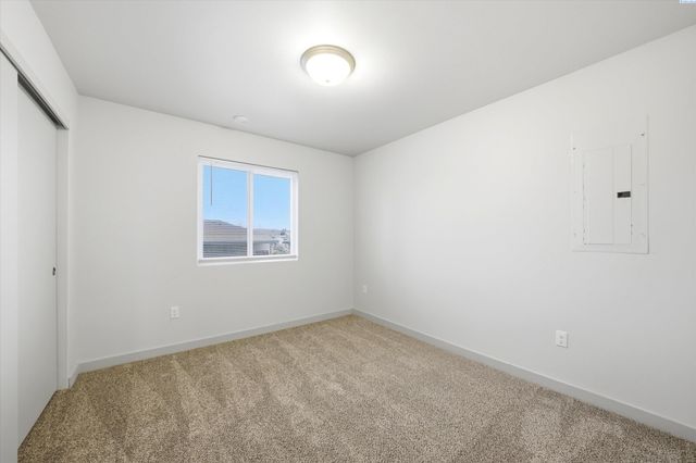 2412 E Helena St, Pasco, WA 99301