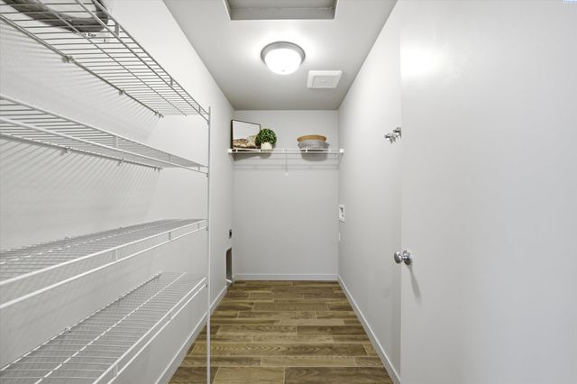 2412 E Helena St, Pasco, WA 99301