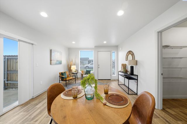 2412 E Helena St, Pasco, WA 99301