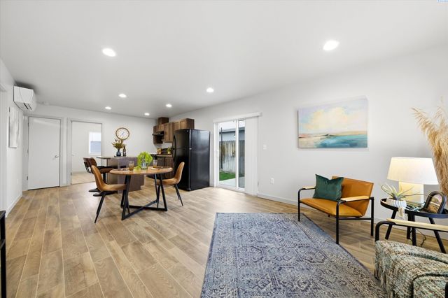 2412 E Helena St, Pasco, WA 99301