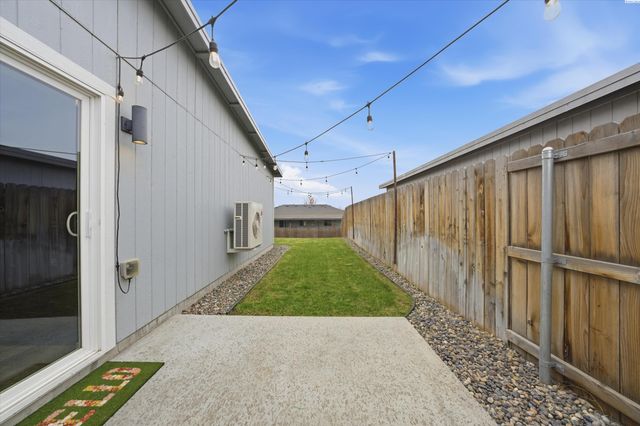 2412 E Helena St, Pasco, WA 99301