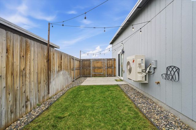 2412 E Helena St, Pasco, WA 99301