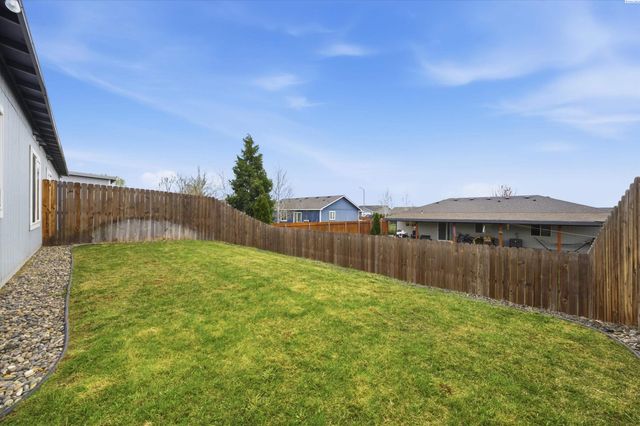 2412 E Helena St, Pasco, WA 99301