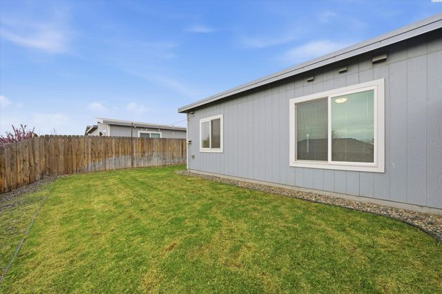 2412 E Helena St, Pasco, WA 99301