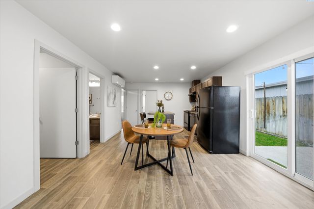 2412 E Helena St, Pasco, WA 99301