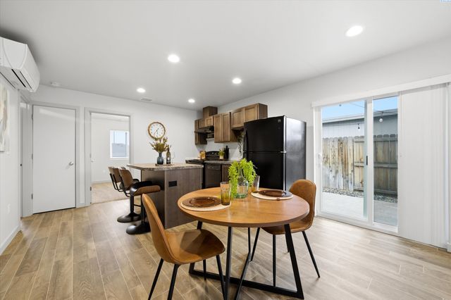 2412 E Helena St, Pasco, WA 99301