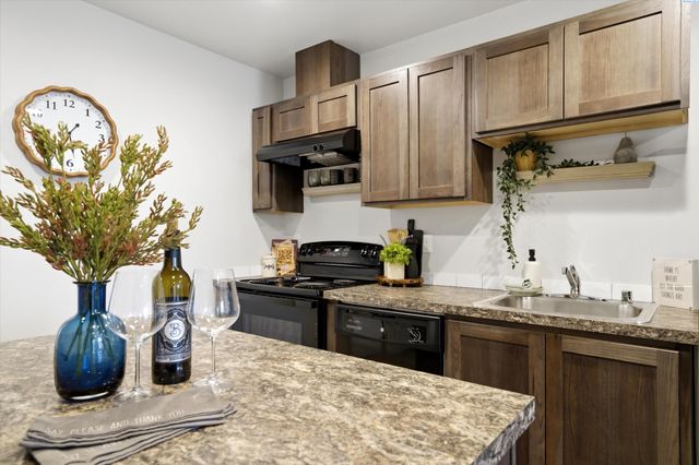 2412 E Helena St, Pasco, WA 99301