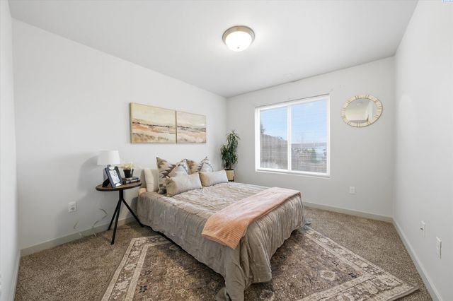 2412 E Helena St, Pasco, WA 99301