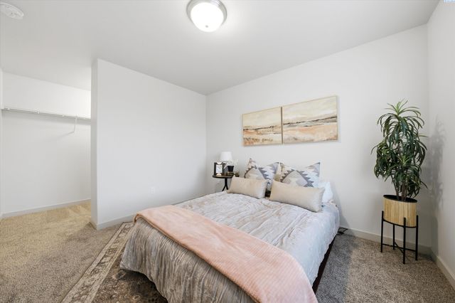 2412 E Helena St, Pasco, WA 99301