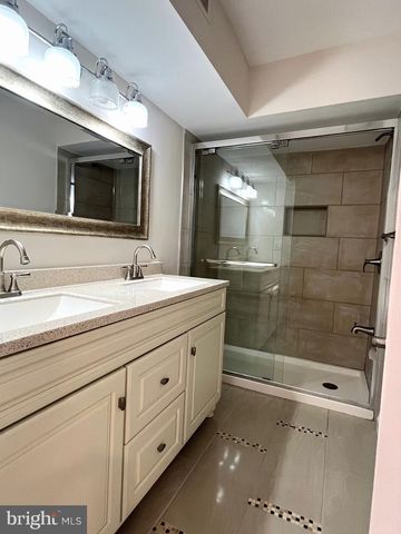 40-H ROXBURY CT, Princeton, NJ 08540