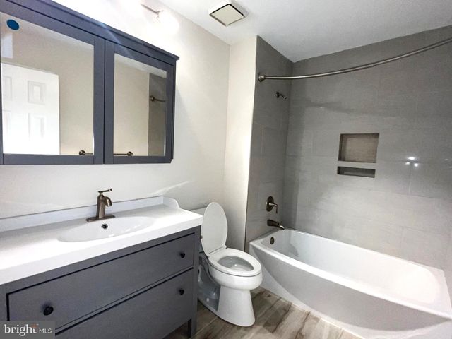 40-H ROXBURY CT, Princeton, NJ 08540