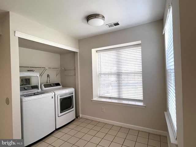 40-H ROXBURY CT, Princeton, NJ 08540