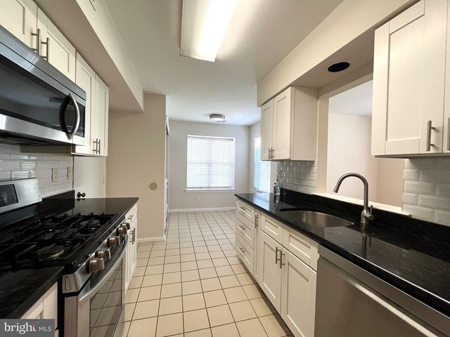 40-H ROXBURY CT, Princeton, NJ 08540