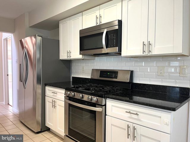 40-H ROXBURY CT, Princeton, NJ 08540