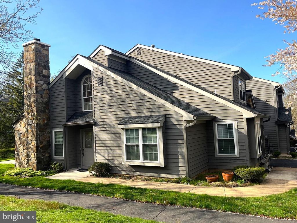 40-H ROXBURY CT, Princeton, NJ 08540