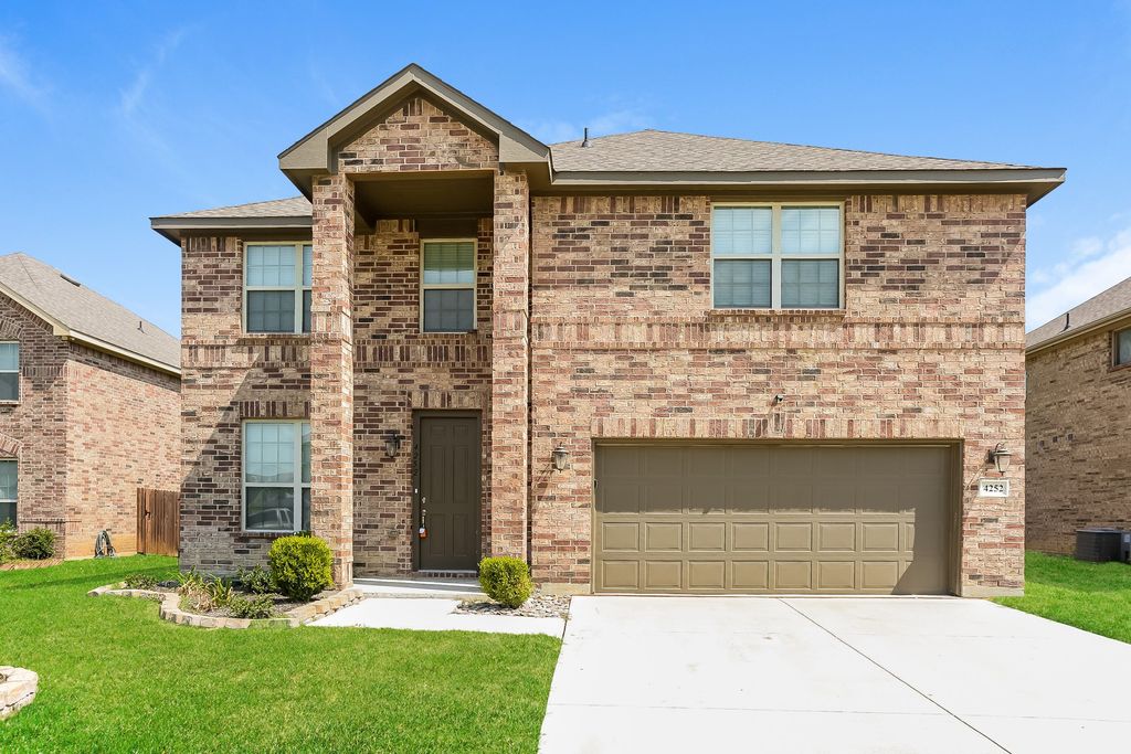 4252 Glen Abbey Drive, Fort Worth, TX 76036