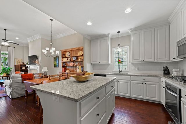 14044 Wetherly Dr, Baton Rouge, LA 70810