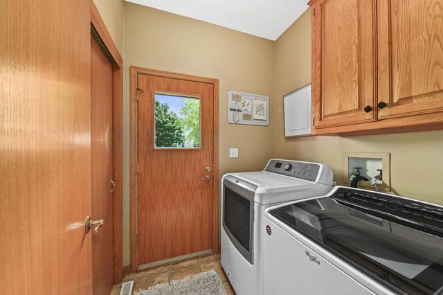 W151N10742 Preserve PARKWAY, Germantown, WI 53022