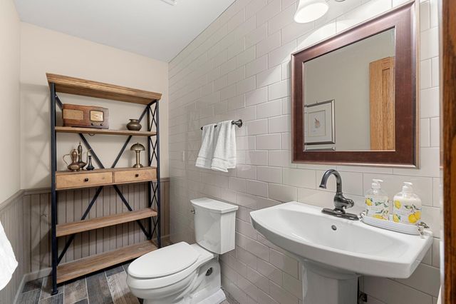 9506 Riverview Avenue, Bloomington, MN 55425