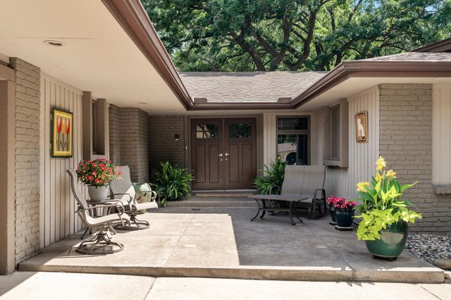 9506 Riverview Avenue, Bloomington, MN 55425