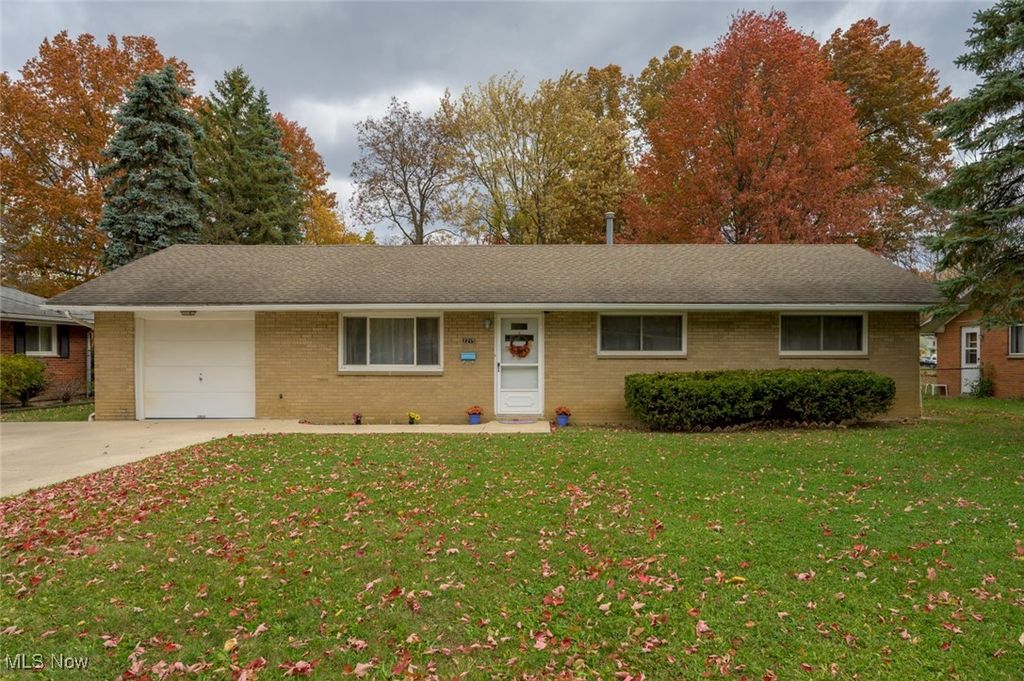 2215 Lynnwood Drive, Stow, OH 44224