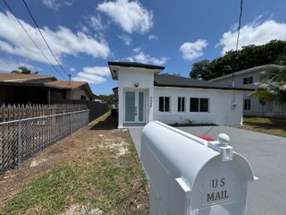 3039 NW 51st Ter, Miami, FL 33142