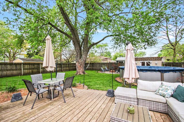 1226 N Glenwood Avenue, Griffith, IN 46319