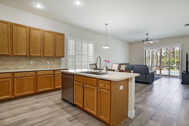 7004 SE Twin Oaks Circle, Stuart, FL 34997