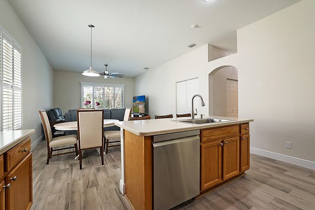 7004 SE Twin Oaks Circle, Stuart, FL 34997