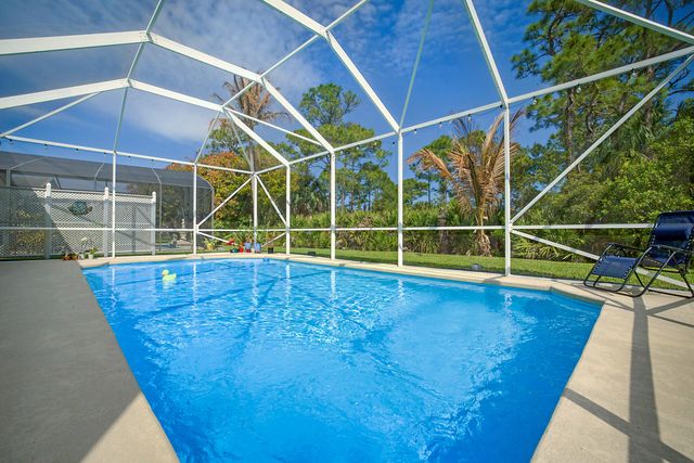 7004 SE Twin Oaks Circle, Stuart, FL 34997