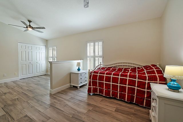 7004 SE Twin Oaks Circle, Stuart, FL 34997