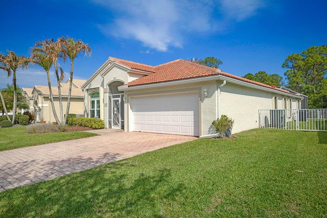 7004 SE Twin Oaks Circle, Stuart, FL 34997