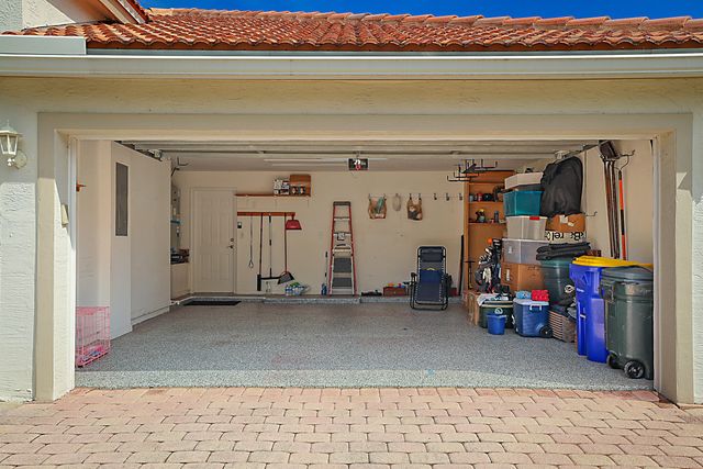 7004 SE Twin Oaks Circle, Stuart, FL 34997