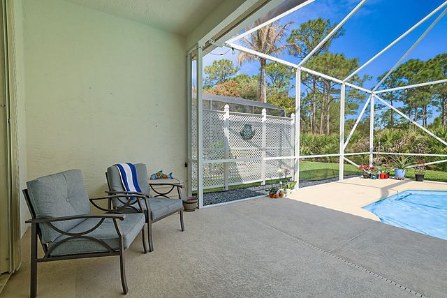 7004 SE Twin Oaks Circle, Stuart, FL 34997