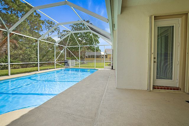 7004 SE Twin Oaks Circle, Stuart, FL 34997