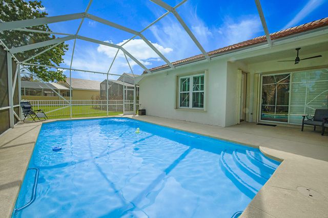 7004 SE Twin Oaks Circle, Stuart, FL 34997