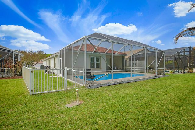 7004 SE Twin Oaks Circle, Stuart, FL 34997