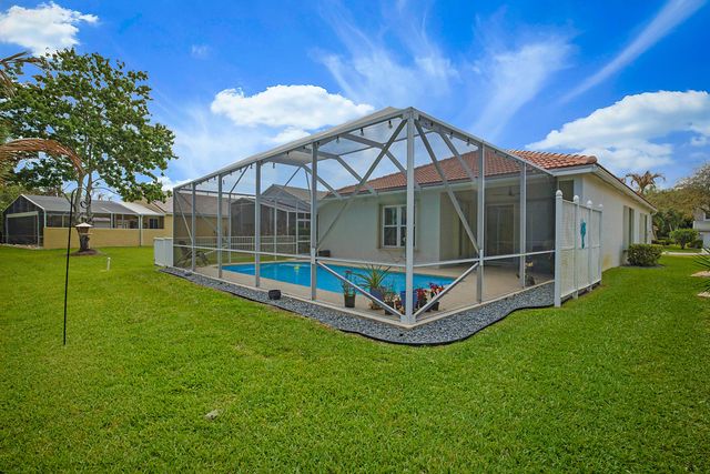 7004 SE Twin Oaks Circle, Stuart, FL 34997