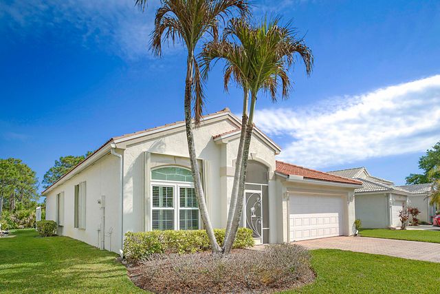 7004 SE Twin Oaks Circle, Stuart, FL 34997