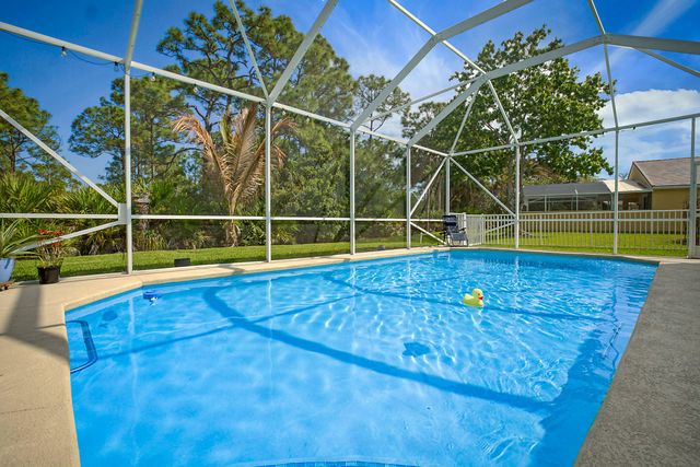 7004 SE Twin Oaks Circle, Stuart, FL 34997